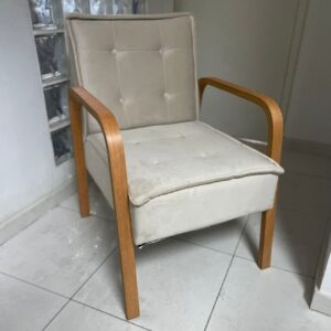 Poltrona Ester Veludo Bege – PL ESTOFADOS