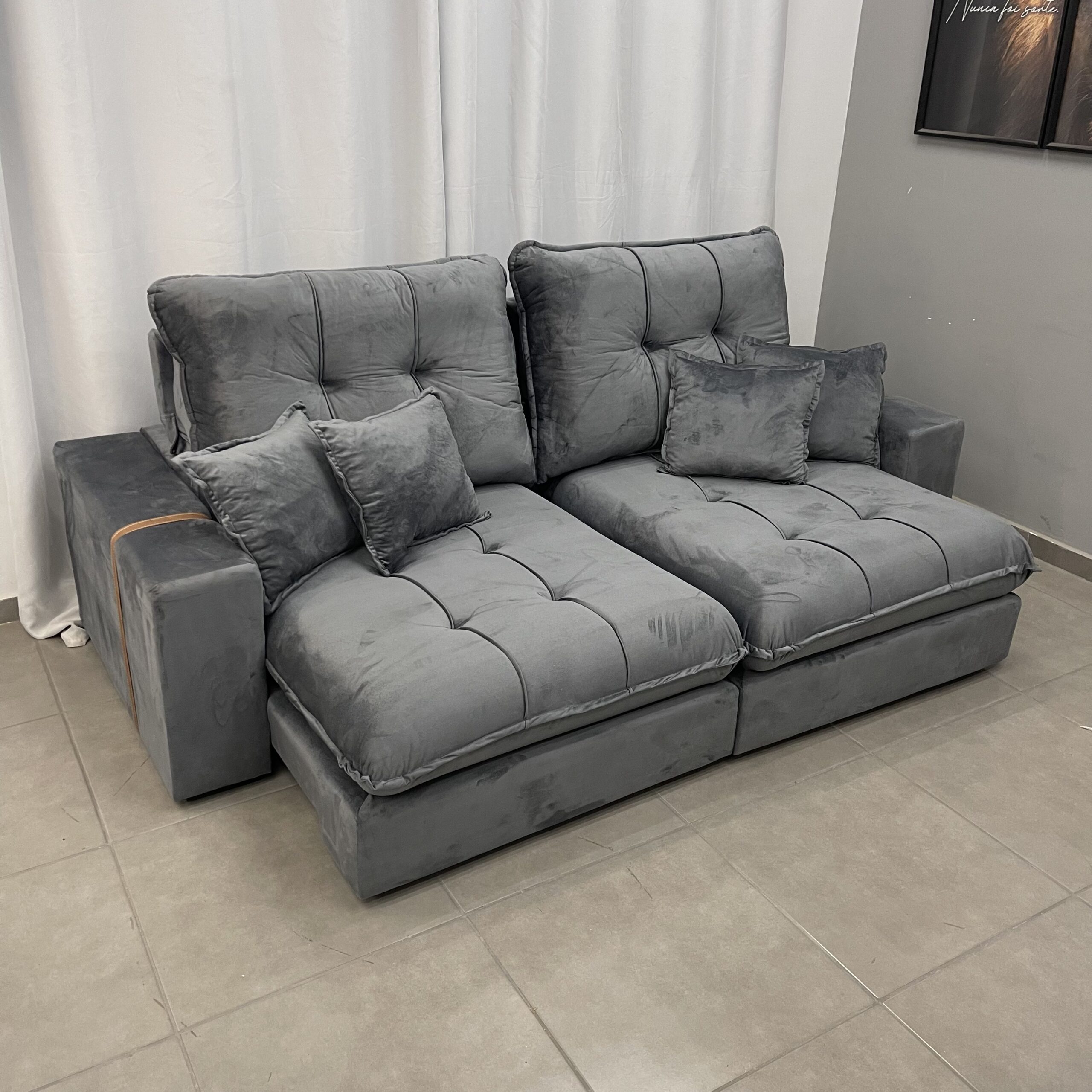 Sofá Premium em Veludo 4 Lugares Retrátil e Reclinável