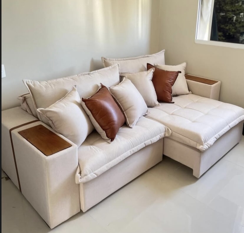 Sofá Retrátil Reclinável Gabriela 2,10m – Bege Linho/Marrom Courino