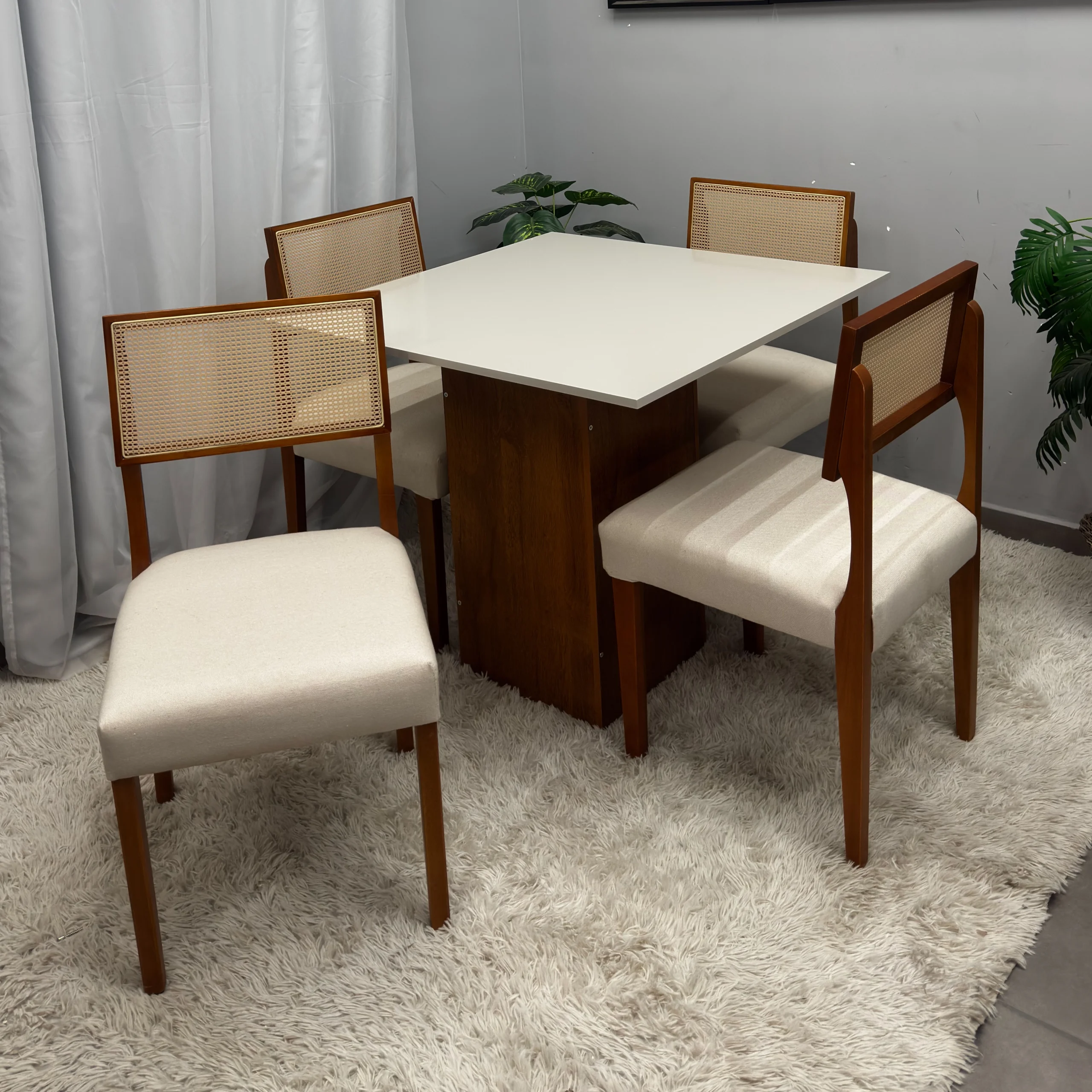 Mesa Dakota 90x90cm Sem Vidro e 4 Cadeiras Grecia em Linho Madeira