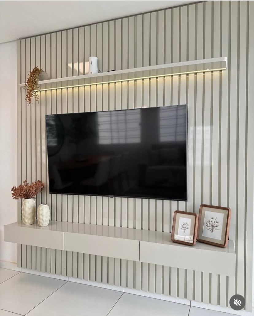 Home até 85″ Nobre Ripado 230(Com Nicho) Off White – GELIUS